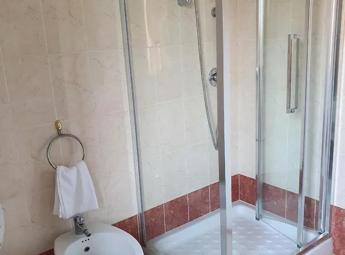 Berghinz Oda ve Kahvaltı 3*