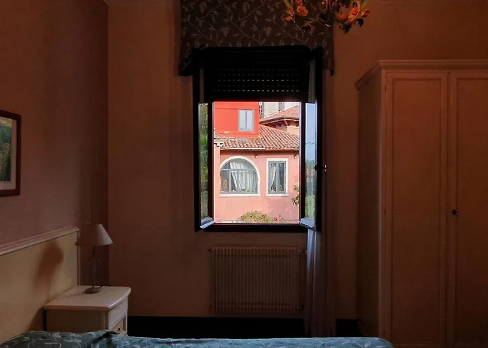Berghinz Oda ve Kahvaltı 3*