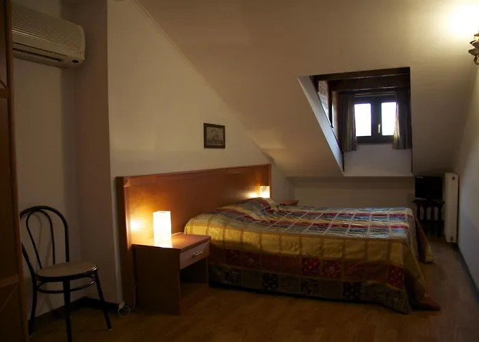 Berghinz Oda ve Kahvaltı 3*