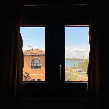 Berghinz Couette-café Lido de Venise